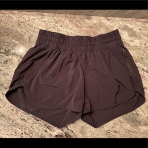 Lululemon 4 in tracker shorts